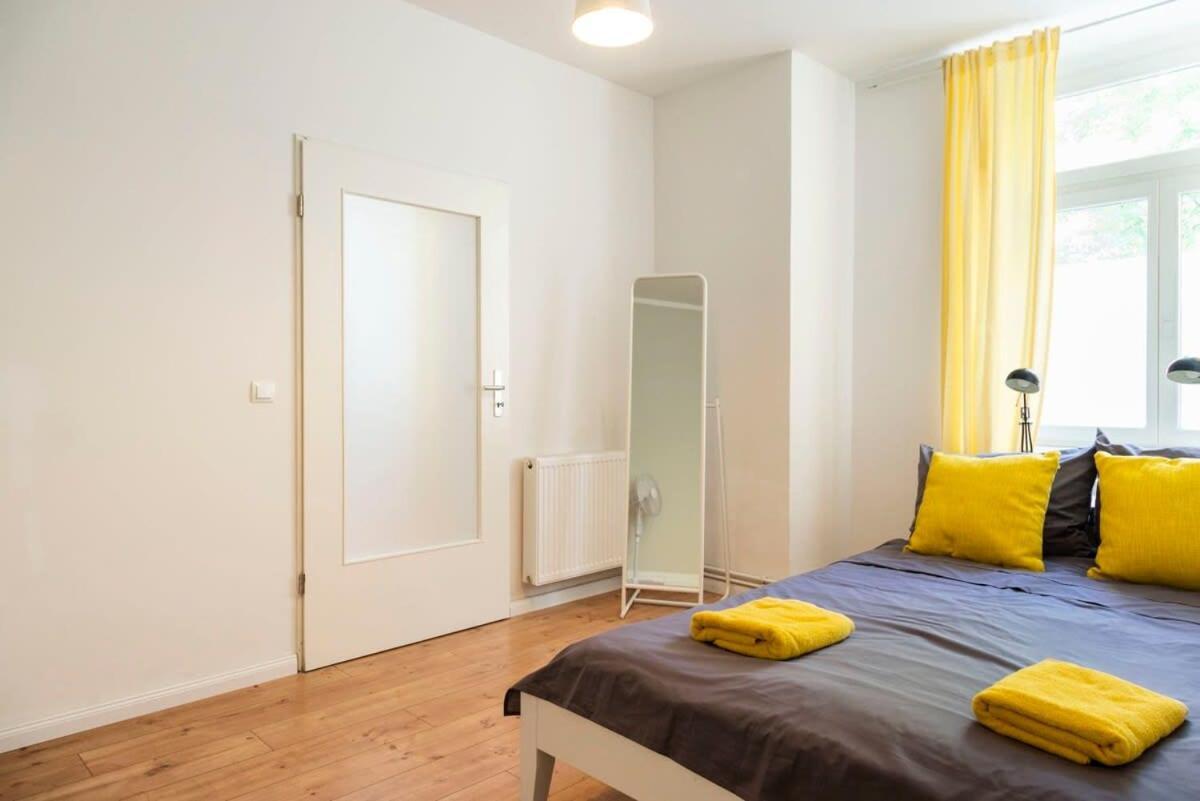Cosy Two Br Plus Self Checkin Plus Street Parking Берлин Екстериор снимка