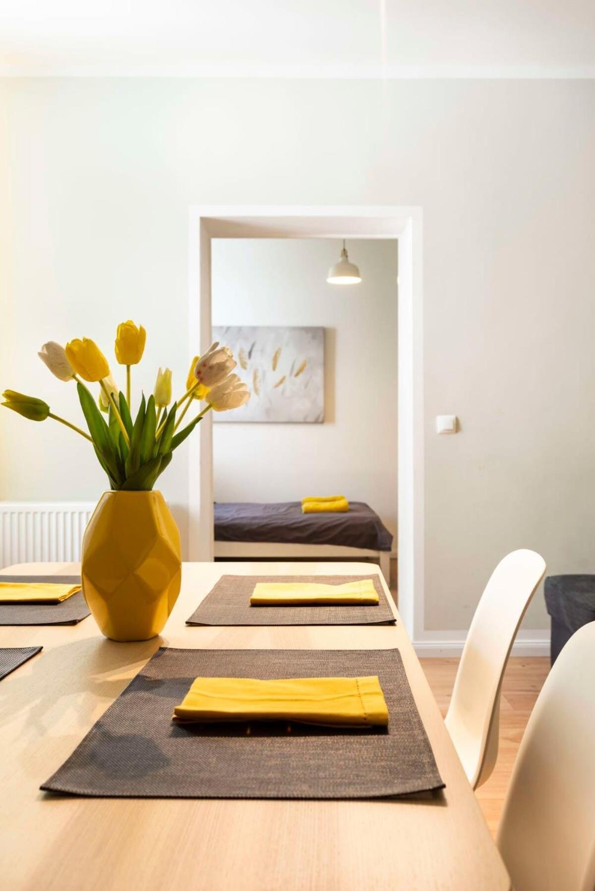 Cosy Two Br Plus Self Checkin Plus Street Parking Берлин Екстериор снимка