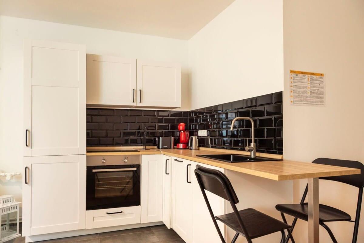 Cosy Two Br Plus Self Checkin Plus Street Parking Берлин Екстериор снимка