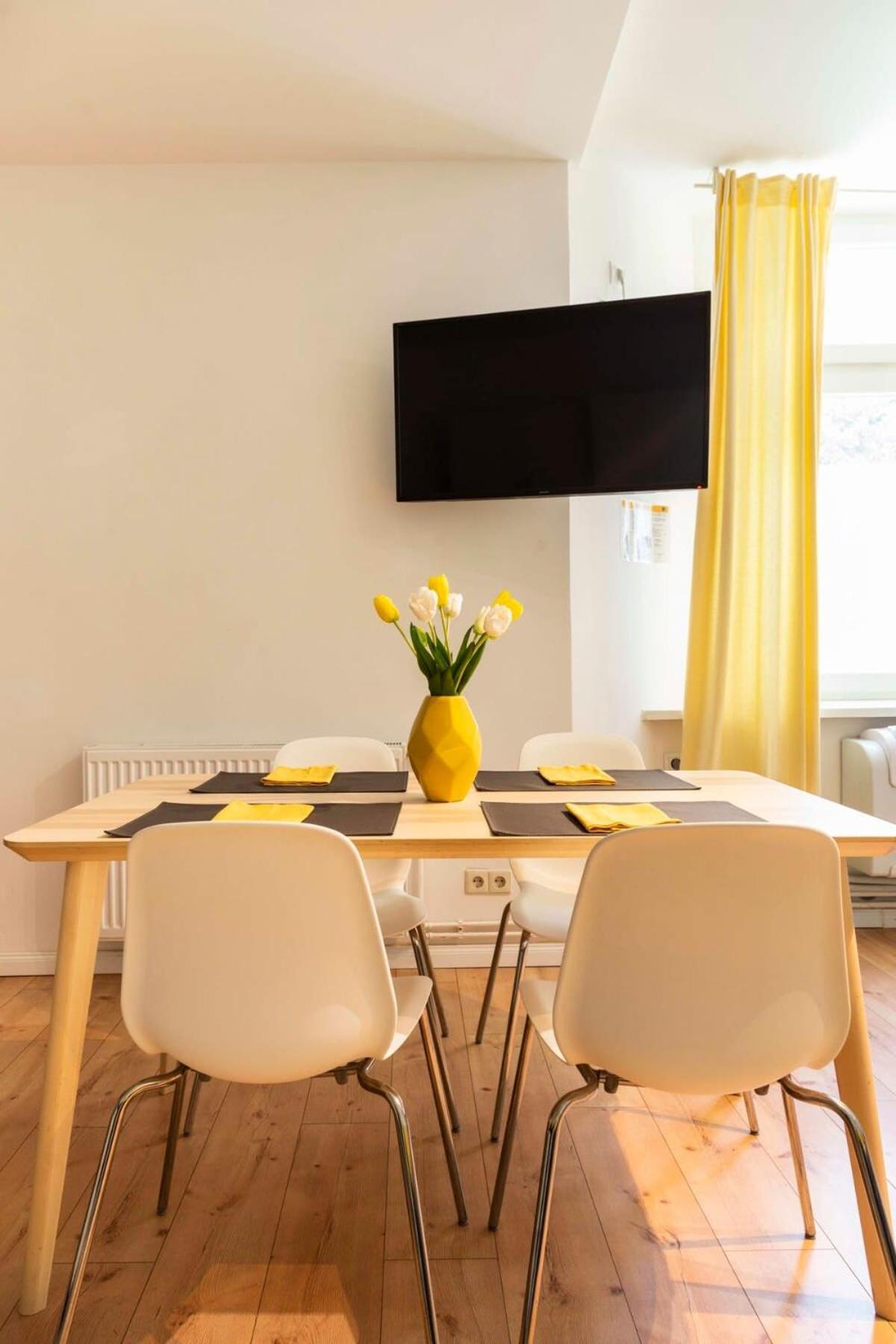Cosy Two Br Plus Self Checkin Plus Street Parking Берлин Екстериор снимка