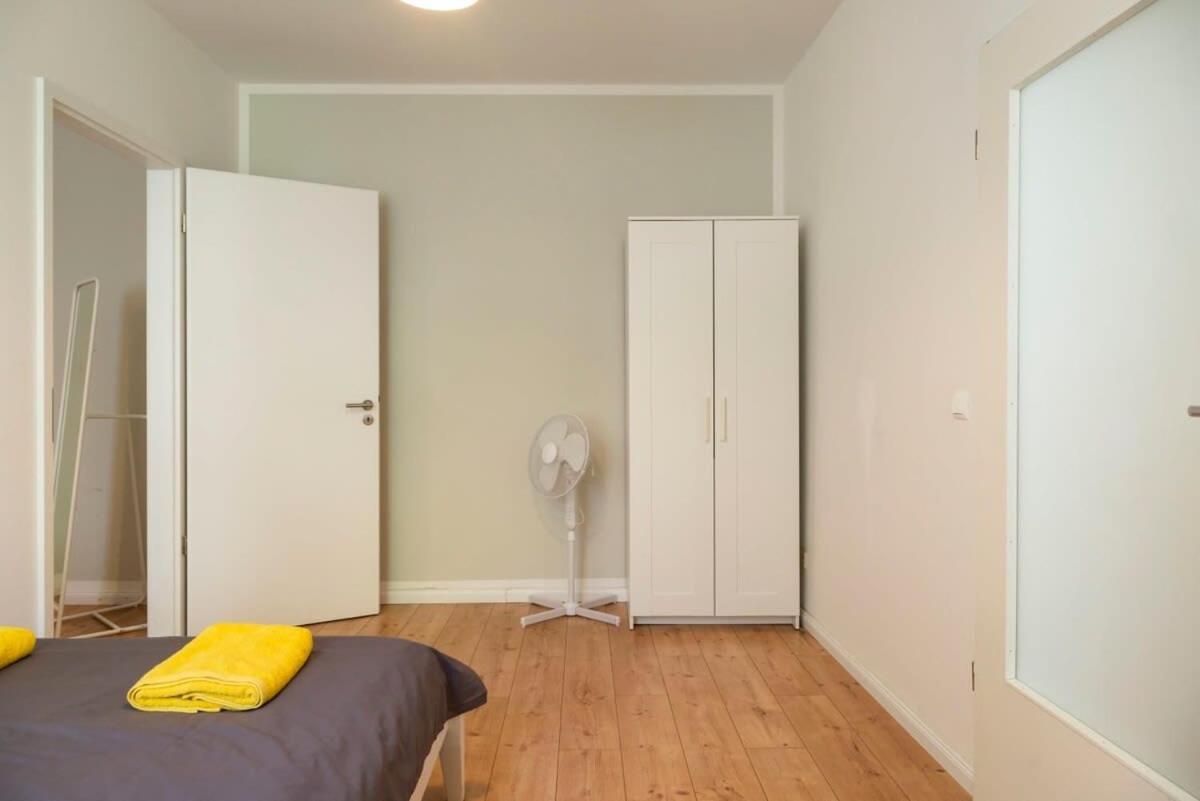 Cosy Two Br Plus Self Checkin Plus Street Parking Берлин Екстериор снимка