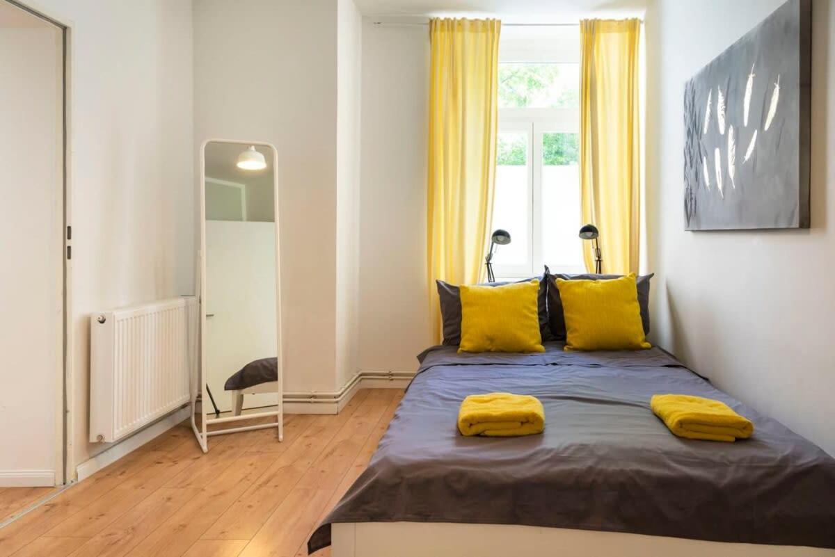 Cosy Two Br Plus Self Checkin Plus Street Parking Берлин Екстериор снимка